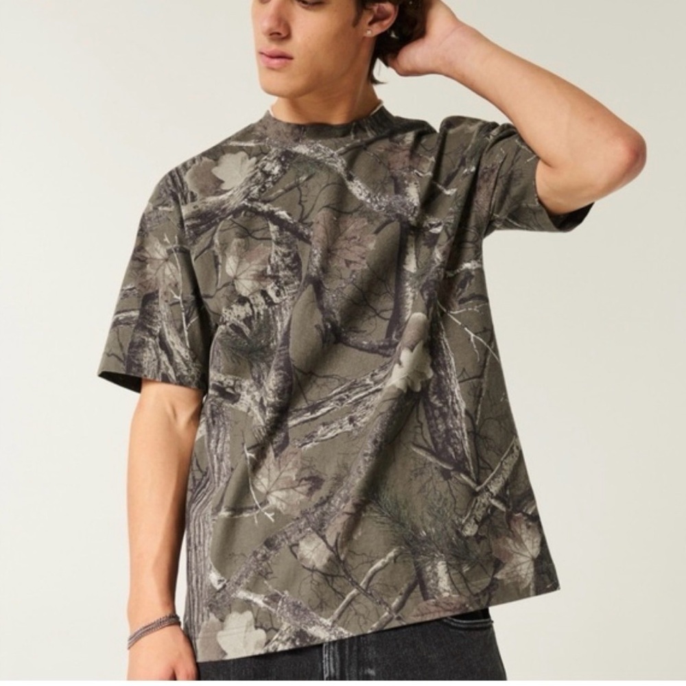 Hollister size men’s small Camouflage Short Sleeve Shirt